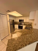 1100 Crestwood Ct S, Unit 1104 in Royal Palm Beach, FL - Building Photo