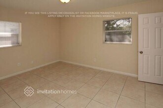 8606 Chinaberry Dr in Tampa, FL - Building Photo - Building Photo
