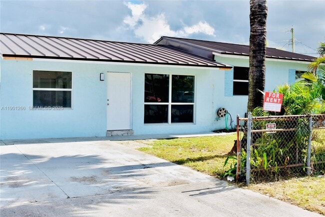 2280 SW 43rd Ave in Fort Lauderdale, FL - Building Photo - Building Photo