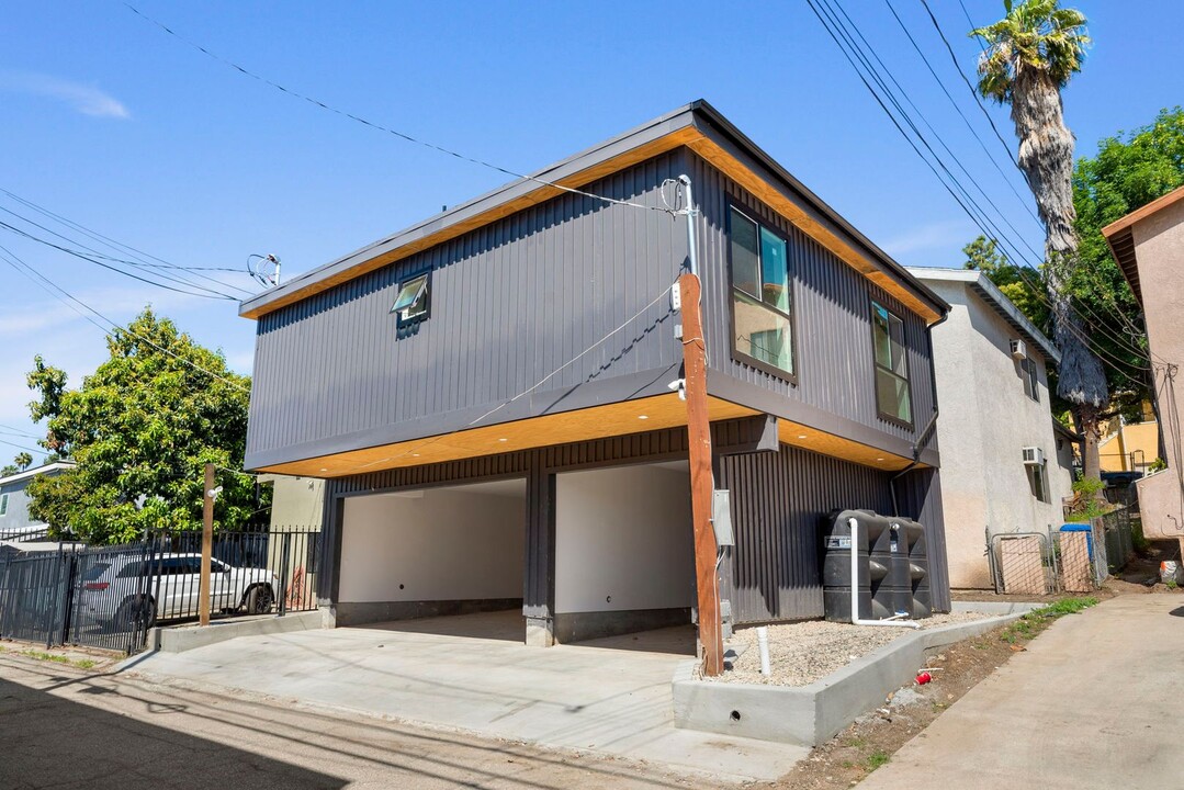 5150 Ithaca Ave in Los Angeles, CA - Building Photo