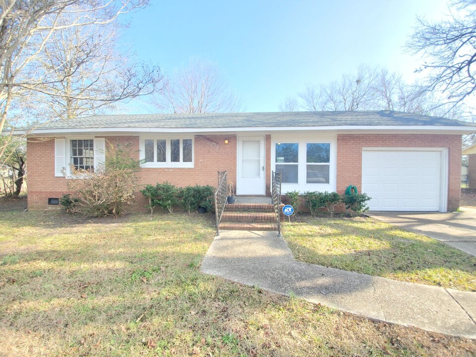 3016 Brinkley Dr in Spring Lake, NC - Building Photo