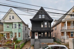 107 Brown Pl in Jersey City, NJ - Building Photo