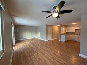 25 Mercury Dr, Unit 25B in Londonderry, NH - Foto de edificio - Building Photo