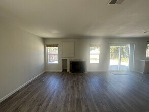 1227 Kingfisher Dr in Patterson, CA - Building Photo - Building Photo