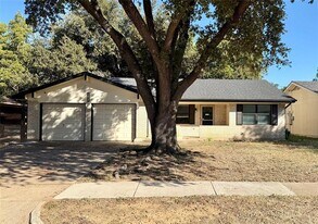2309 Ruby Rd in Irving, TX - Building Photo