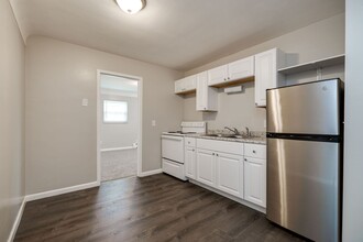 Pearl Street Apartments in Cincinnati, OH - Building Photo - Interior Photo