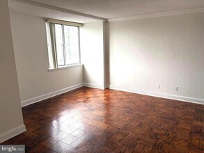 501 Slaters Ln in Alexandria, VA - Building Photo - Building Photo