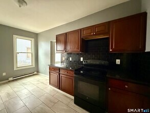 72 Burton St in Waterbury, CT - Building Photo - Building Photo