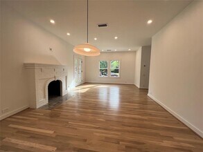 1401 Branard St-Unit -A in Houston, TX - Foto de edificio - Building Photo