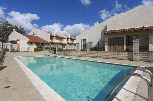 Hidden Valley Villas in Escondido, CA - Building Photo - Building Photo