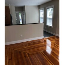 19 Banks St, Unit 1 in Waltham, MA - Building Photo - Building Photo