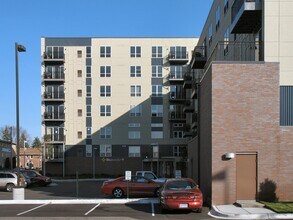 The Summit on 7 in Hopkins, MN - Building Photo - Building Photo