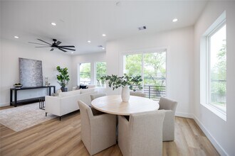 4008 Yellowstone Blvd in Houston, TX - Building Photo - Building Photo