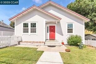 2180 James St in Martinez, CA - Building Photo