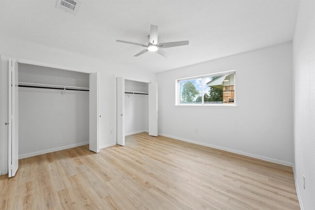 property at 406 Riverbend St