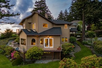 307 Lake Hancock Dr in Coupeville, WA - Foto de edificio - Building Photo