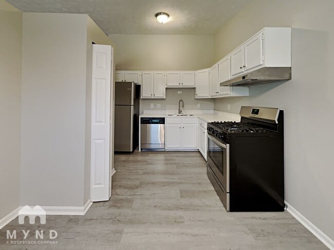 5746 Prestonwood Dr in Indianapolis, IN - Foto de edificio - Building Photo