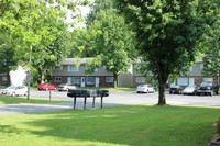 Colonial East Apartments in Carbondale, IL - Building Photo - Building Photo