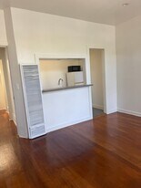 1114 N Poinsettia Pl, Unit 8 in West Hollywood, CA - Building Photo