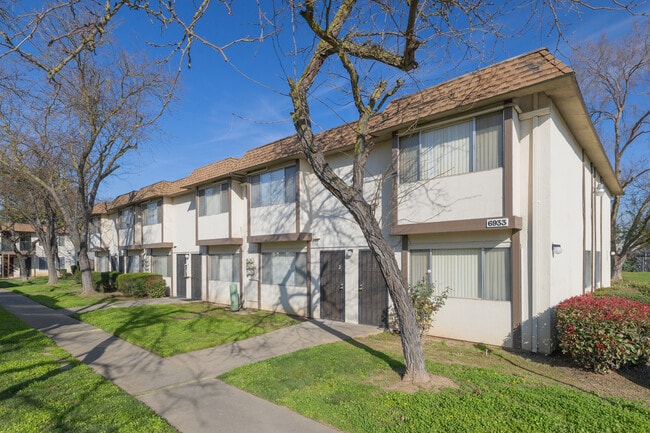 Continental Terrace in Sacramento, CA - Building Photo - Building Photo