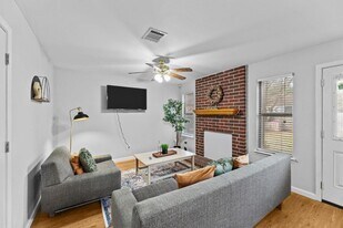 13806 Cambourne Dr in Pflugerville, TX - Building Photo