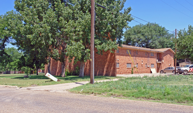 612 W 8th St in Plainview, TX - Building Photo - Building Photo