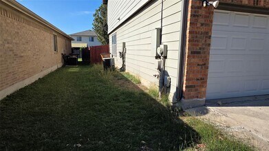 5605 Clyde Ln in Austin, TX - Building Photo - Building Photo