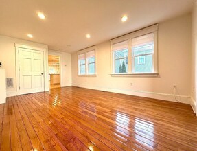 130 Viles St in Weston, MA - Building Photo - Building Photo