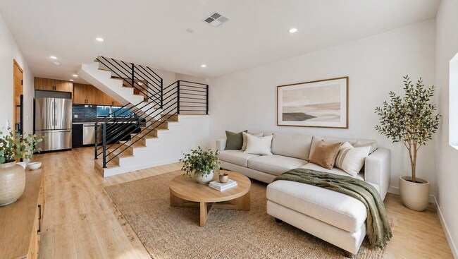 16010 Cantlay St in Van Nuys, CA - Foto de edificio - Building Photo