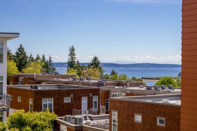 170 Harbor Square Loop NE in Bainbridge Island, WA - Building Photo - Building Photo