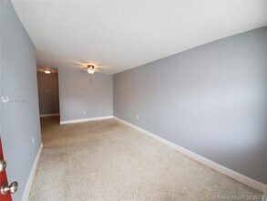 990 SW 4th St-Unit -2 in Miami, FL - Building Photo - Building Photo