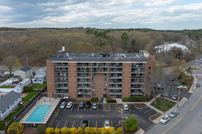 Monterosa East in Medford, MA - Foto de edificio - Building Photo