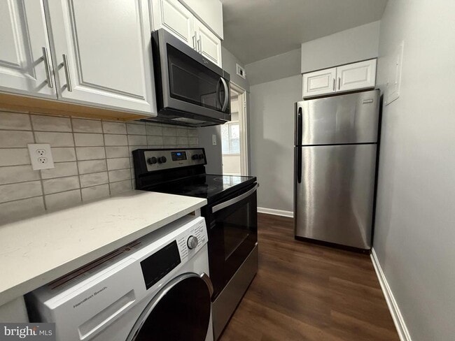 3043 Patrick Henry Dr in Falls Church, VA - Building Photo - Building Photo