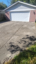 102 Glissade Dr in Louisville, KY - Building Photo - Building Photo