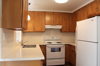 Aliso Townhomes in Kent, WA - Building Photo - Building Photo