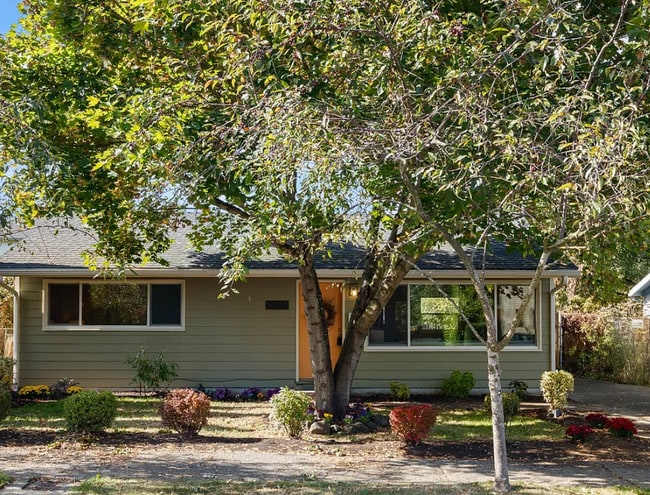 9313 North Hodge Avenue in Portland, OR - Foto de edificio - Building Photo