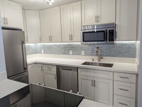 3721 Kanaina Ave-Unit -315 in Honolulu, HI - Foto de edificio - Building Photo