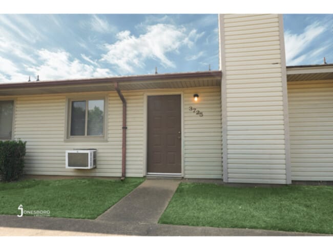 property at 3725 Lakewood Dr
