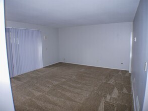 5523 Adobe Falls Rd-Unit -1 in San Diego, CA - Building Photo - Building Photo