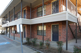 Sleepy Hollow Apartments in Denton, TX - Building Photo - Building Photo