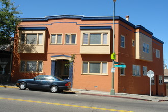 College Cliff Apartments in Oakland, CA - Building Photo - Building Photo