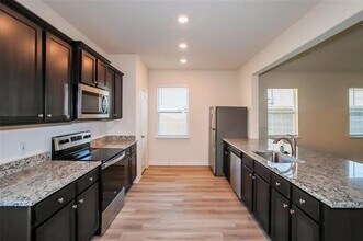 120 Switchback Hl Rd in Newark, TX - Building Photo - Building Photo