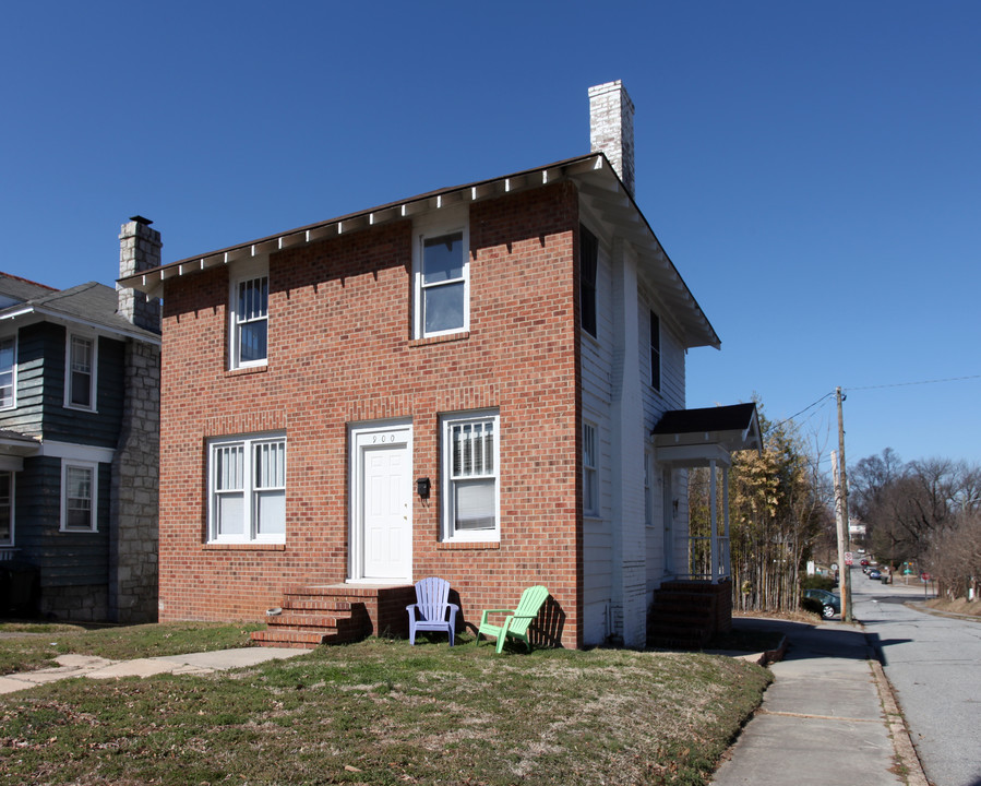 900 W Market in Greensboro, NC - Building Photo