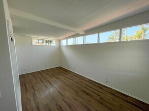 2457-2461 Pierpont Blvd in Ventura, CA - Building Photo - Building Photo