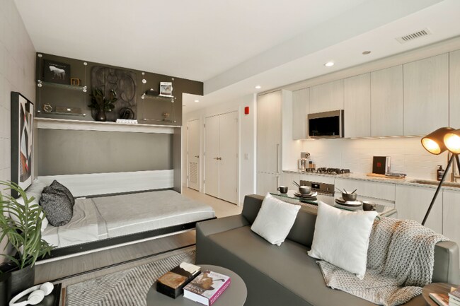 341 N Halsted St in Chicago, IL - Building Photo - Building Photo