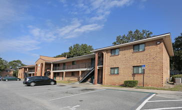 Caroline Arms Apartments in Jacksonville, FL - Foto de edificio - Building Photo