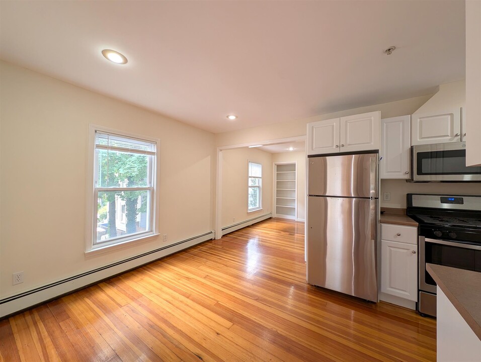 5 Locke St, Unit 1 in Cambridge, MA - Building Photo