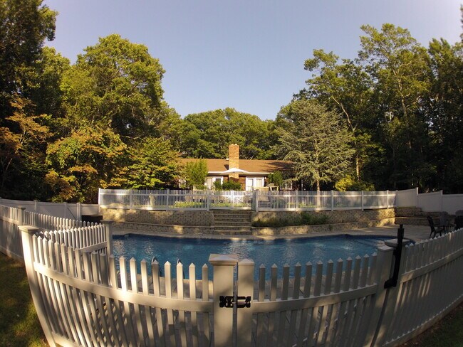 157 Bridies Path in Southampton, NY - Building Photo - Building Photo