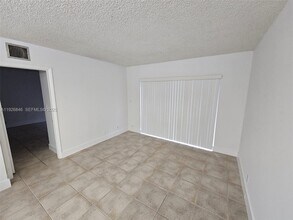 3272 NW 102nd Terrace in Coral Springs, FL - Building Photo - Building Photo