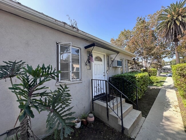 1810 W Alameda Ave, Unit C in Burbank, CA - Foto de edificio - Building Photo
